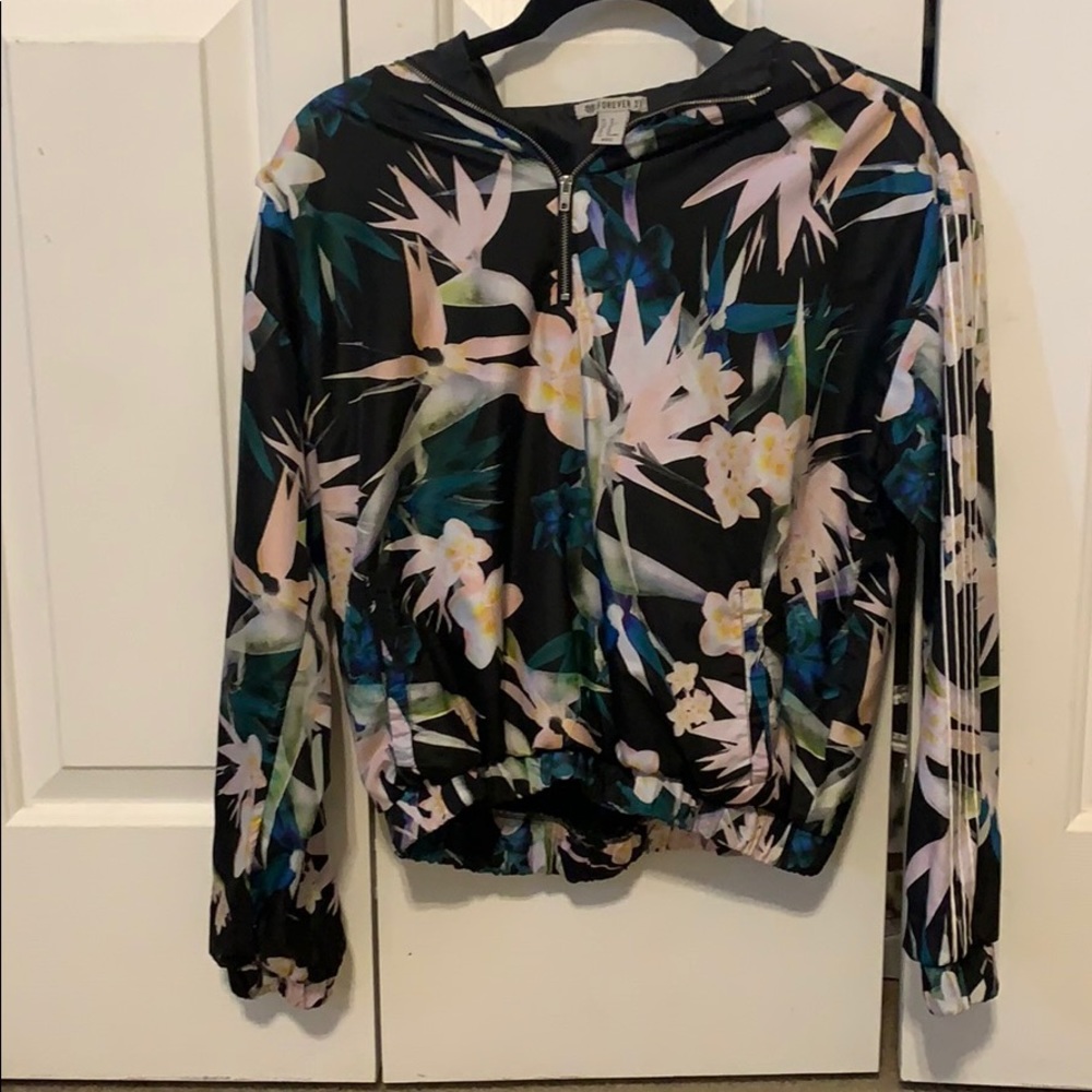 Hooded quarter zip wind breaker size xs